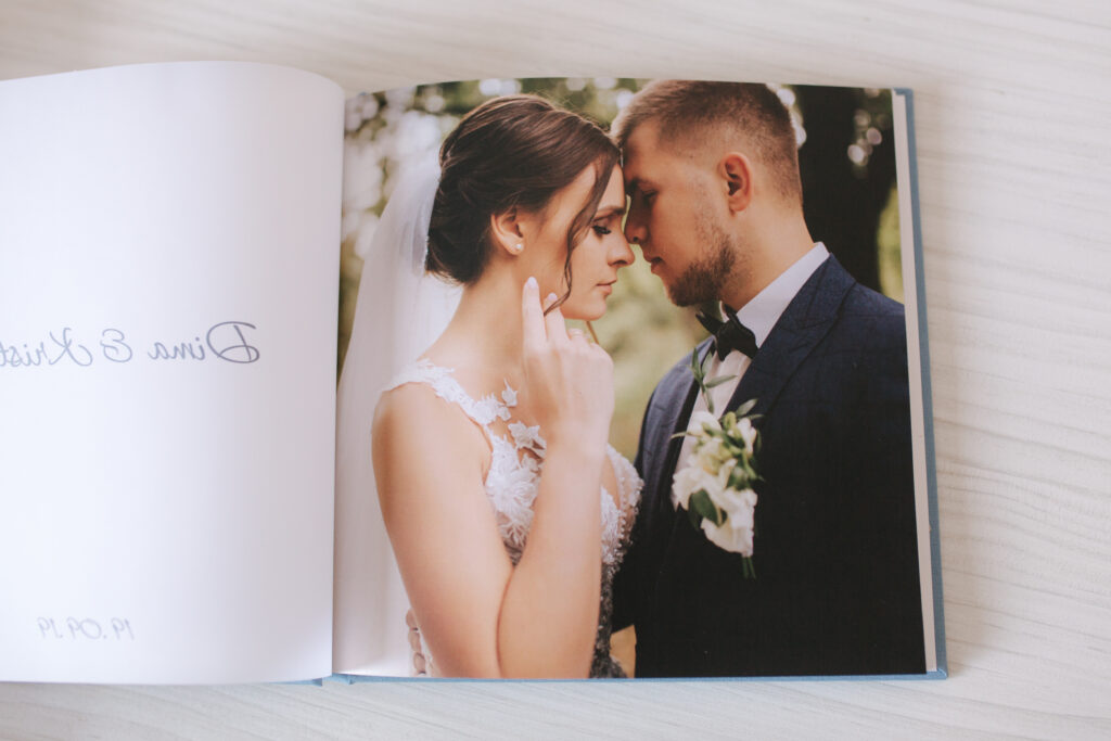 How to Create a Timeless Wedding Photo Album